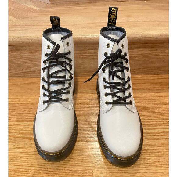 NWOT/B DR. Martens Zavala White Leather 8eyelet Boots 7us - Picture 5 of 7